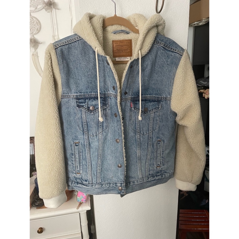 Levi’s sherpa denim jacket size Small